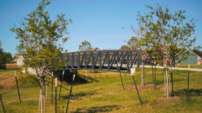 Mont-Belvieu-Outdoor-Activities-Hackberry-Park-bridge